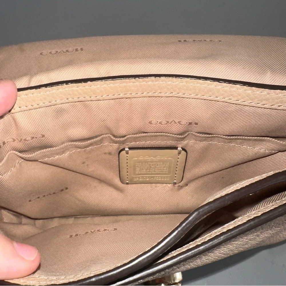 Coach Crossbody Beige‎ Tones Size 6H X 8L Fold Over Vintage Look Small Bag - Picture 10 of 12